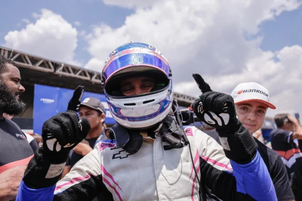 Gabriel Koenigkan festeja título da Stock Light: “Não caiu a ficha ainda” - destaque galeria