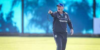 Luís Castro deixa o comando técnico tricolor neste domingo (13) - FOTO: ANGELO PIERETTI/GRÊMIO FBPA Foto: Jogada10