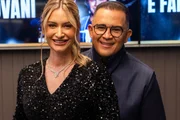 Bruno Avelar e Lívia posam sorridentes durante festa