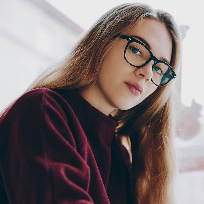 Pessoas com traços narcisistas frequentemente dizem 5 frases que acidentalmente expõem o que elas realmente buscam.