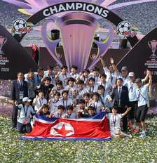 Jogadoras do Naegohyang, equipe feminina da Coreia do Norte, celebram título da Liga dos Campeões da Ásia Feminina Foto: Divulgação/Fifa / Estadão