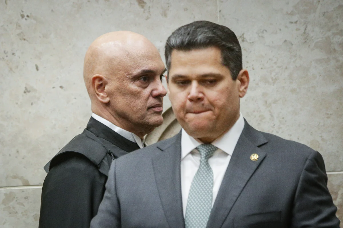 Alexandre de Moraees e Davi Alcolumbre. O ministro Edson Fachin assume a presidência do Supremo Tribunal Federal STF. O magistrado terá como vice-presidente o ministro Alexandre de Moraes Metrópoles 3