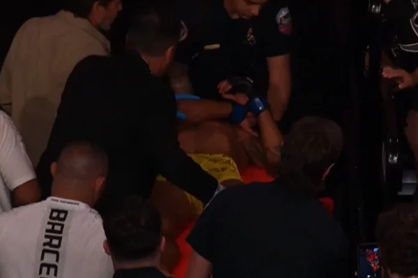 UFC atualiza estado de Raoni Barcelos após ser retirado de maca do octógono