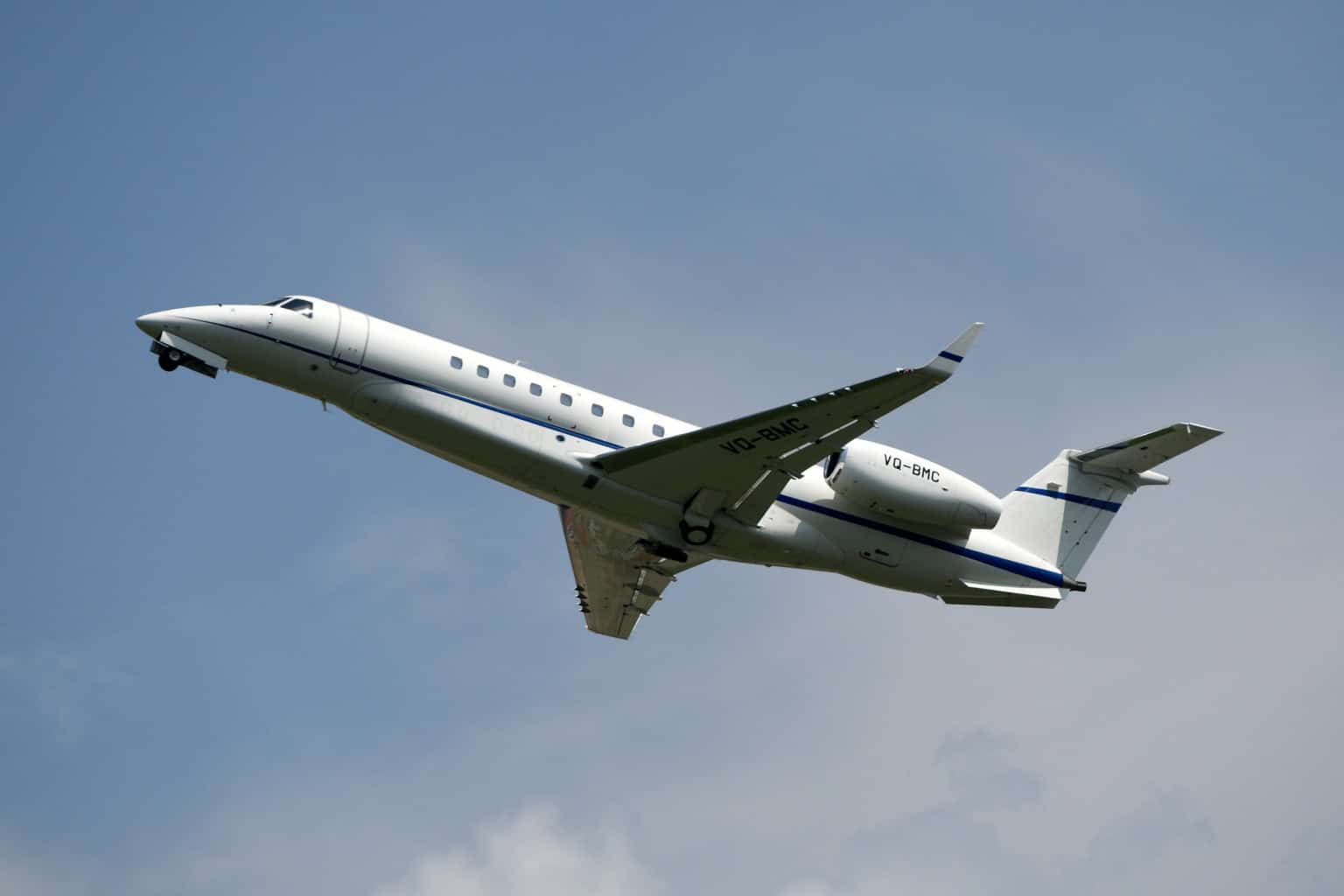 Legacy 650: conheça o jato de Vorcaro usado por Flávio Bolsonaro e Moraes