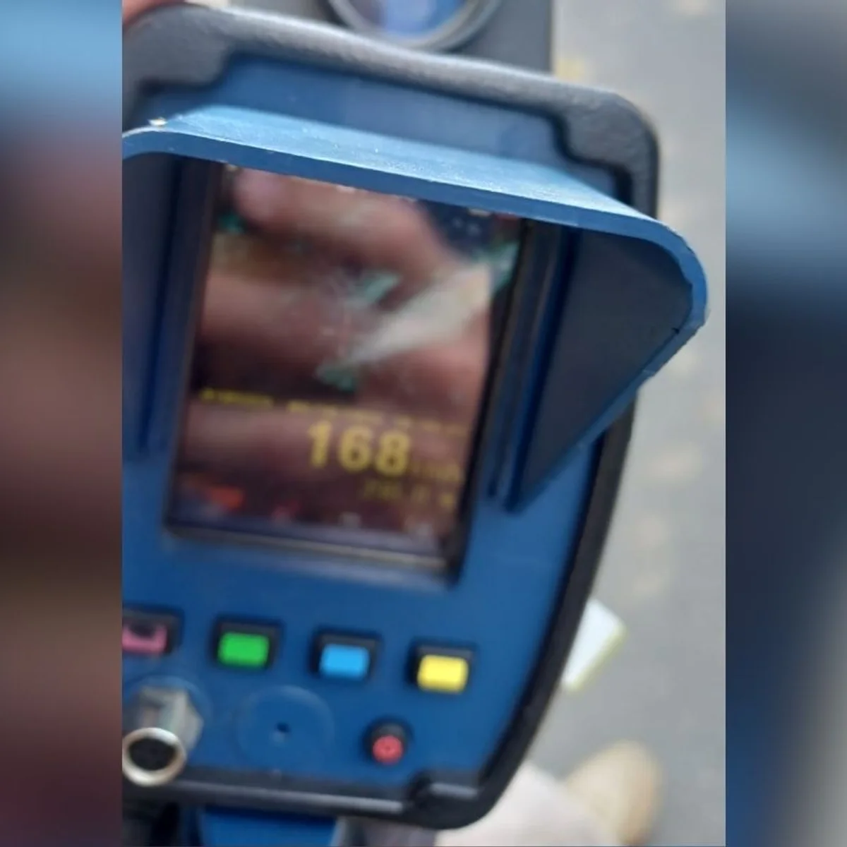 PRF flagra carro a 168 km/h na Rota dos Romeiros da Presidente Dutra