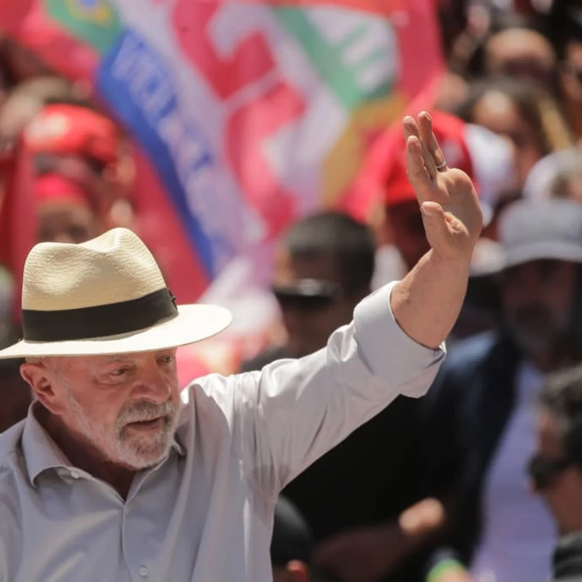 A 15 dias do 2º turno, campanha de Lula apara desavenças e muda estratégias