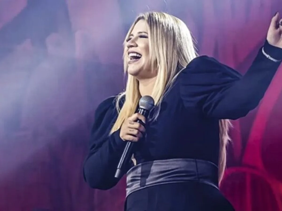 Marília Mendonça evitou músicas próprias para fugir de fofocas, diz livro