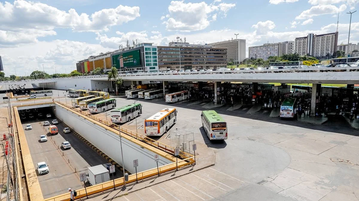 Linhas de ônibus terão reforço no domingo sem circulação do Metrô no DF