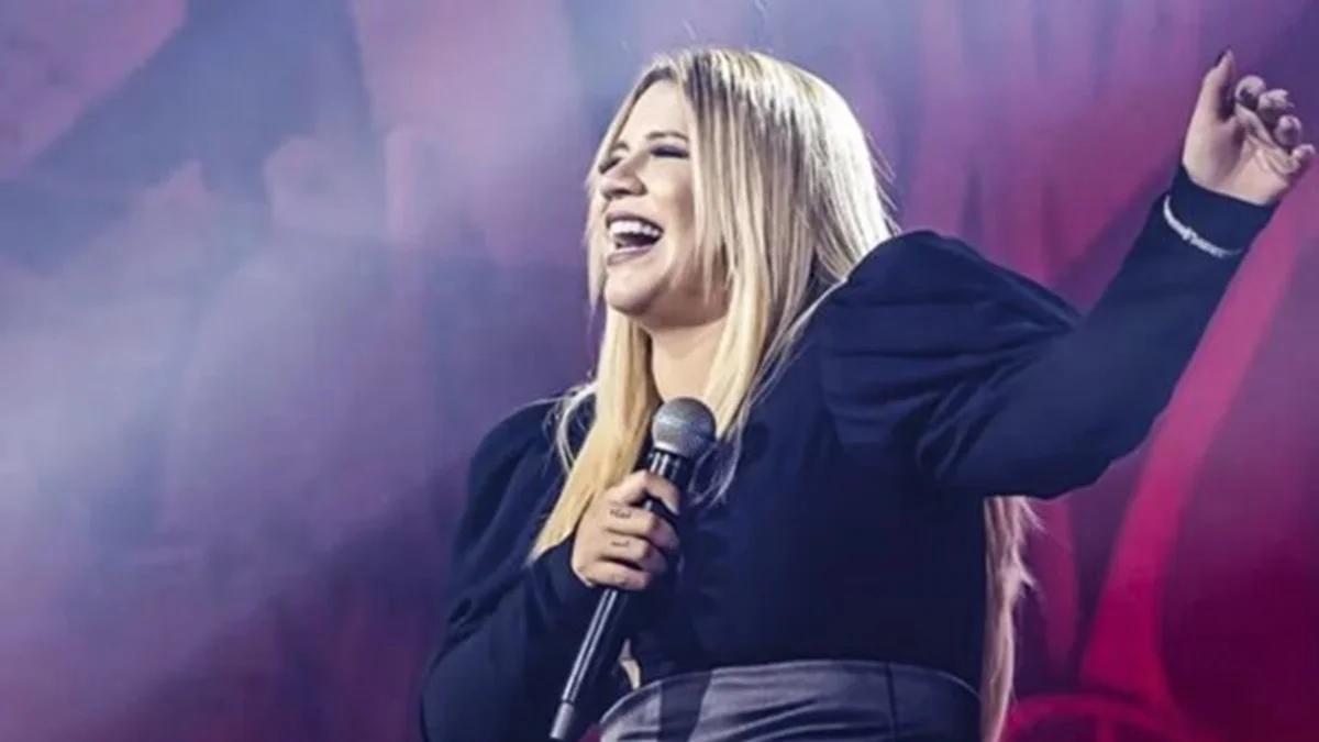 Marília Mendonça evitou músicas próprias para fugir de fofocas, diz livro