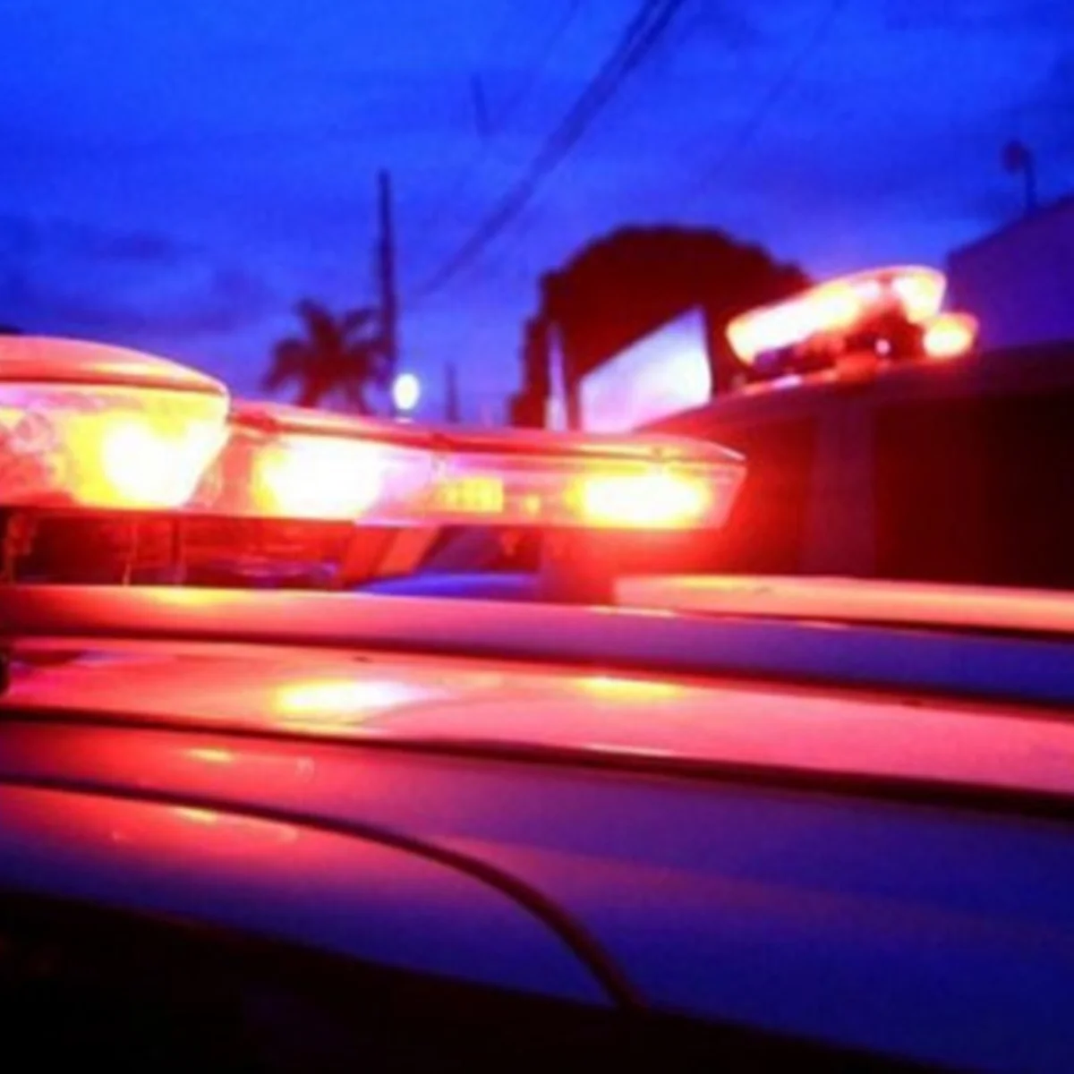 Motociclista morre em acidente após bater em micro-ônibus no DF