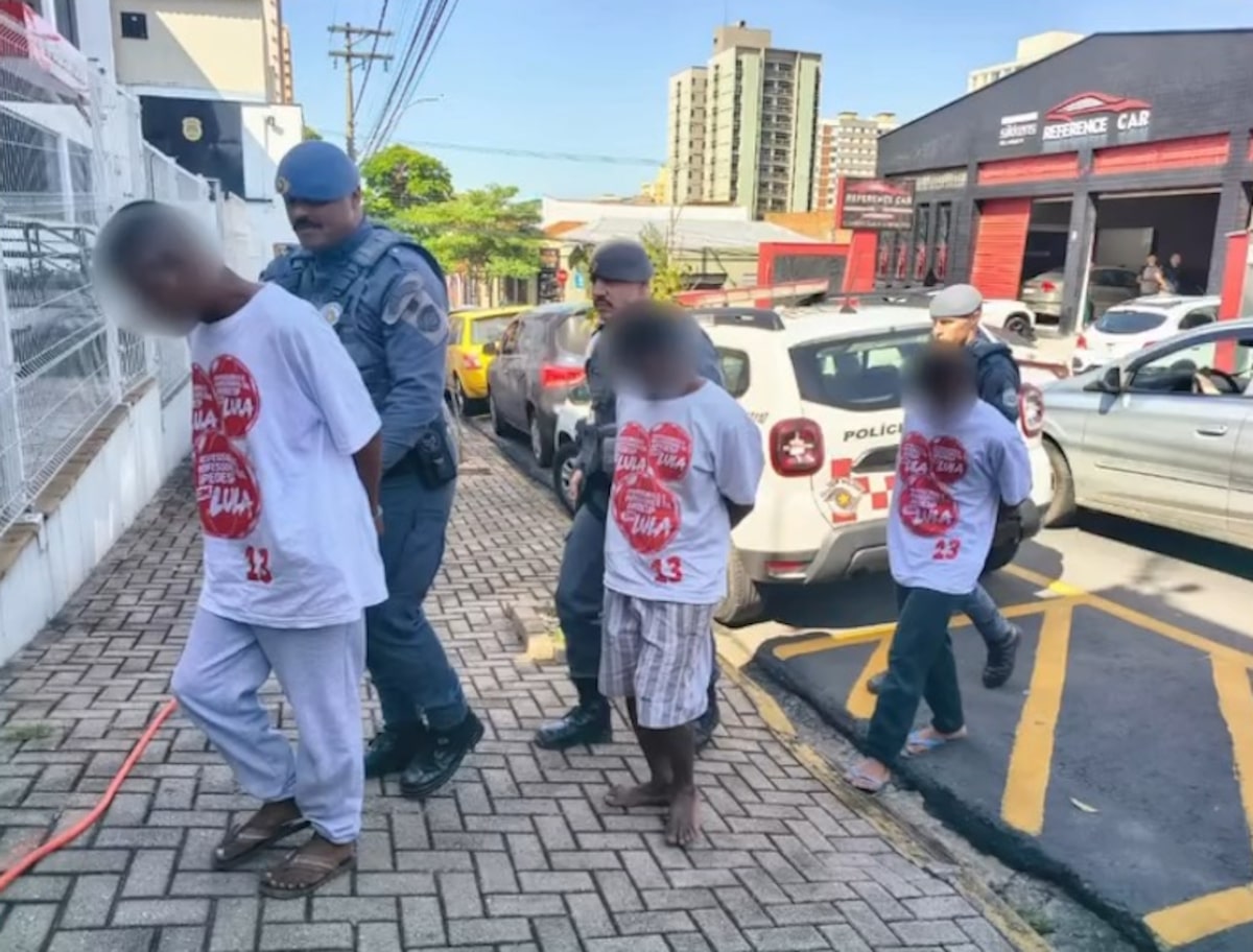 PMs são acusados de obrigar jovens presos por suspeita de tráfico a vestir camiseta do PT