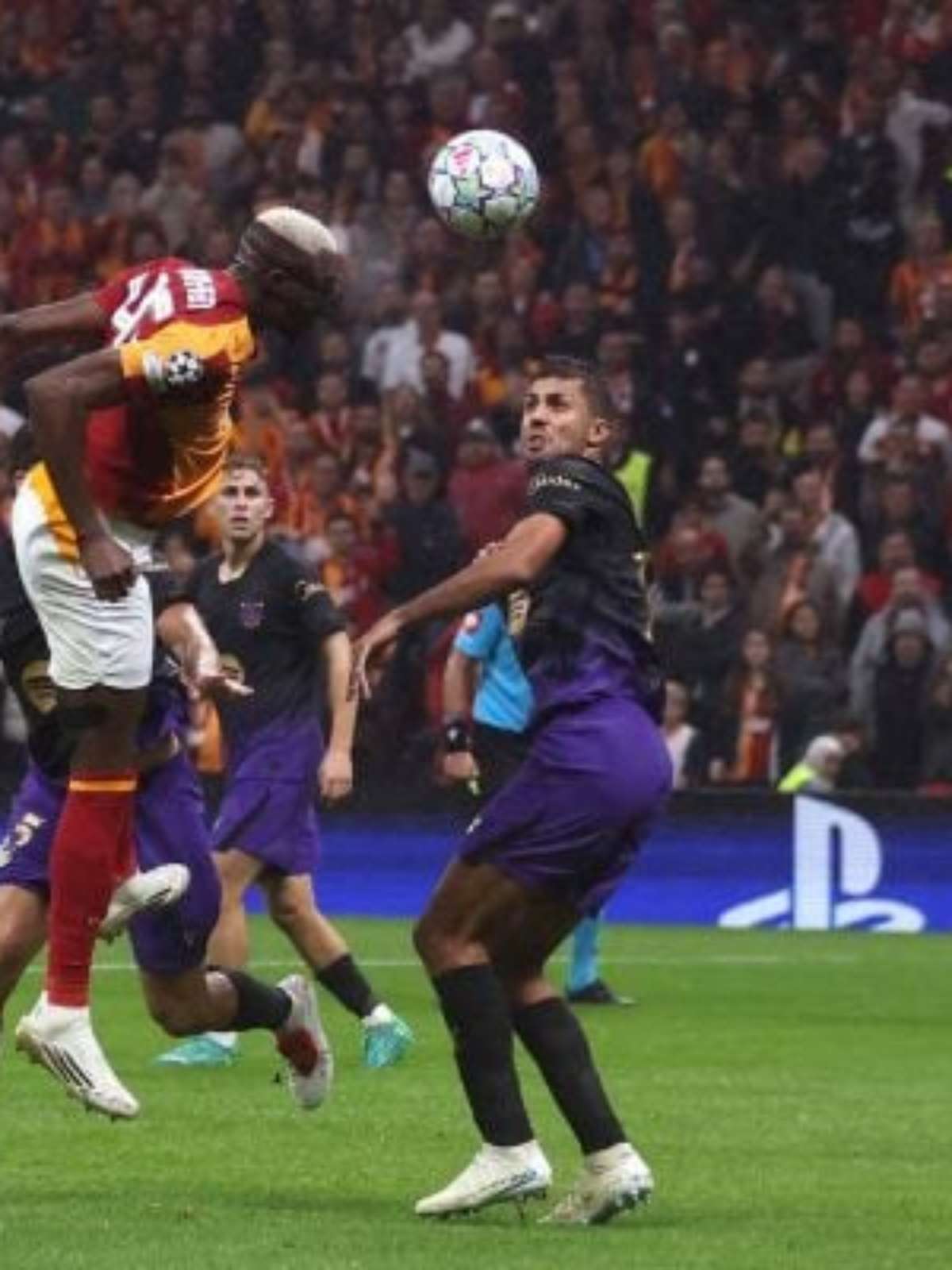 Barcelona goleia o Galatasaray e se mantém 100% na Champions