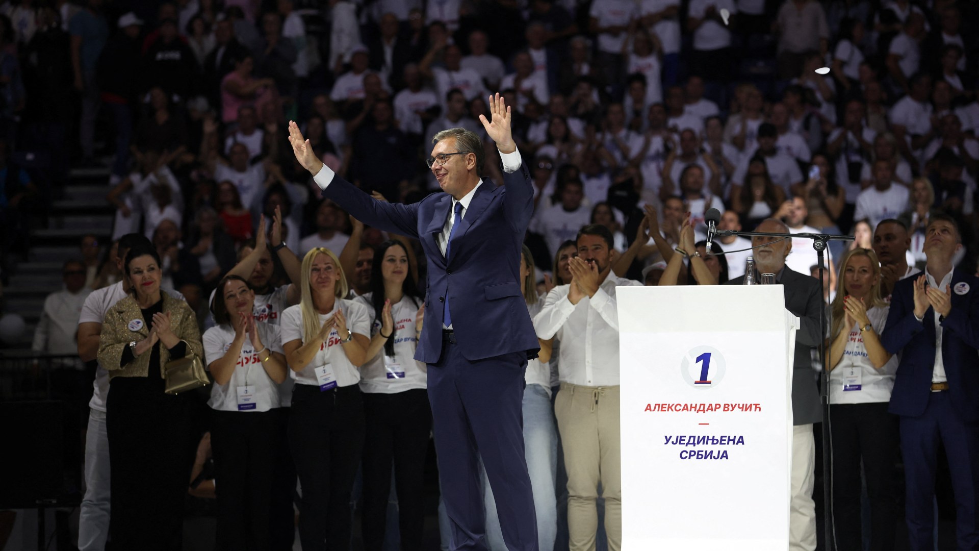O líder populista sérvio Vucic lança campanha para primeiro-ministro