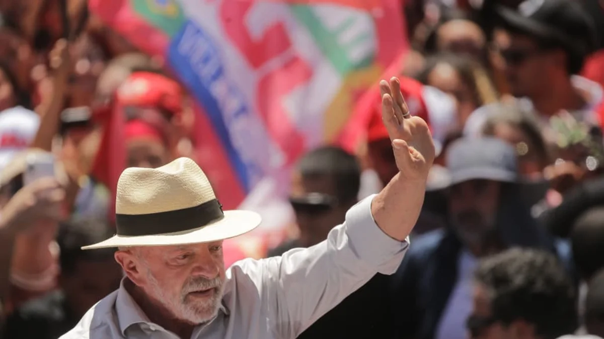 A 15 dias do 2º turno, campanha de Lula apara desavenças e muda estratégias