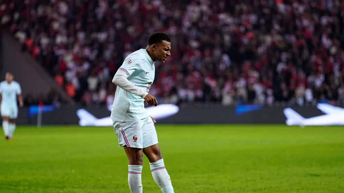 Mbappé deve desfalcar o Real por duas semanas devido a lesão no joelho