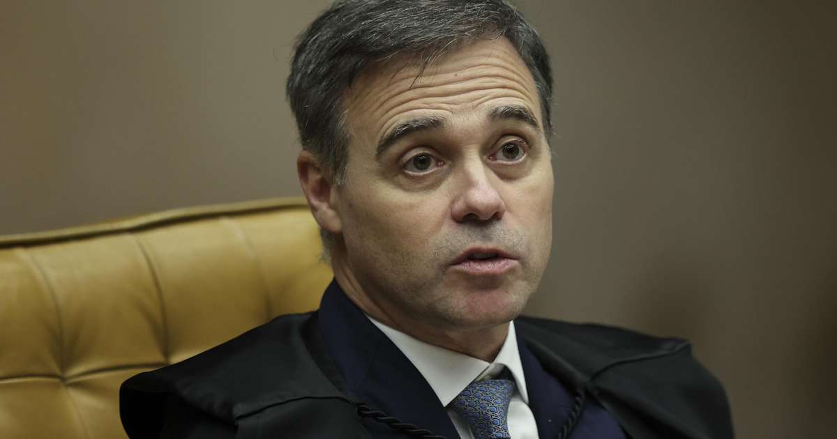 André Mendonça multa Flávio Bolsonaro após candidato impulsionar post com críticas a Lula