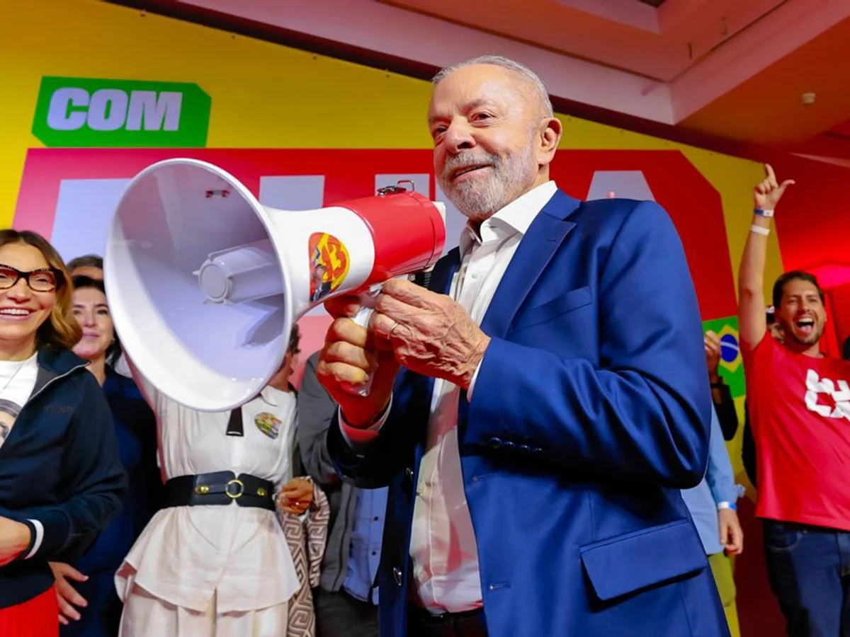Por virada, Lula faz reunião com jovens eleitos para reestruturar campanha