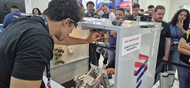 LATAM aproxima estudantes do mercado de manutenção aeronáutica durante a Feira MRO Brasil 2026