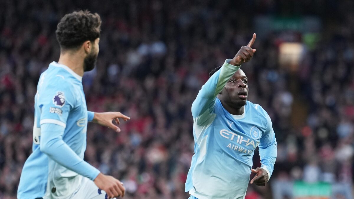 Doku comanda o City em vitória por 3 a 0 sobre o Liverpool em Anfield pela Premier League