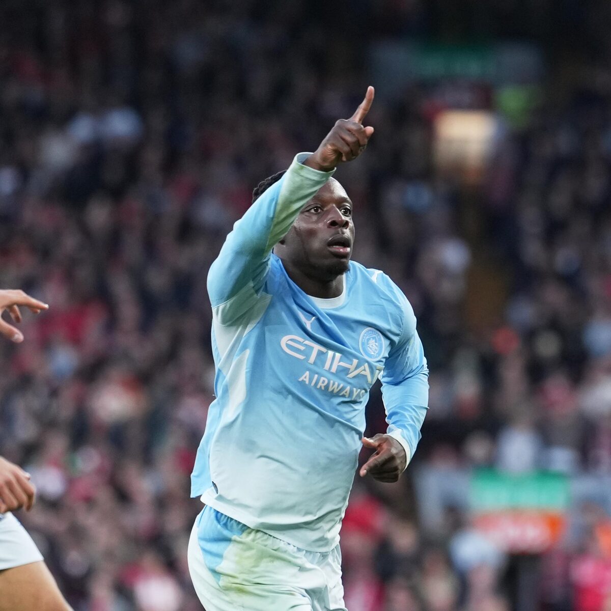 Doku comanda o City em vitória por 3 a 0 sobre o Liverpool em Anfield pela Premier League