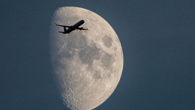 CNN: Banheiros quebrados forçam avião da American Airlines a pousar de emergência