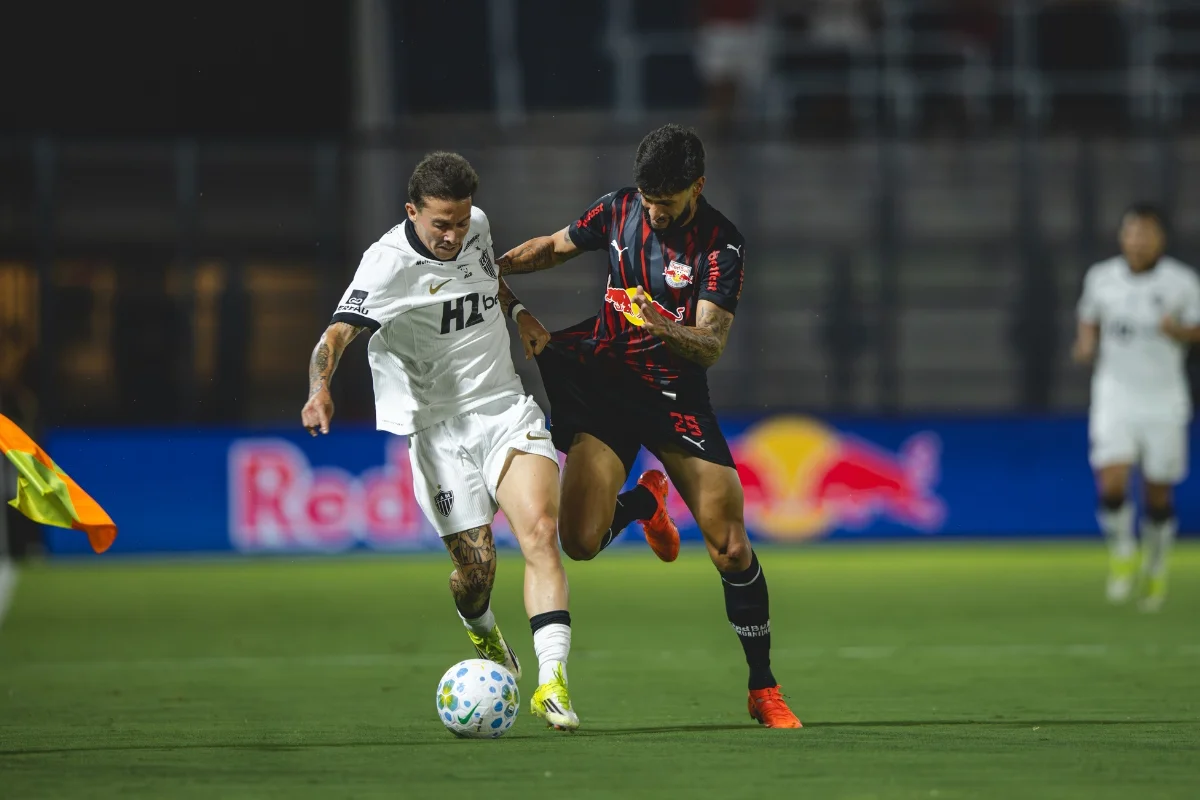 Imagem colorida da partida entre Bragantino x Atlético-MG
