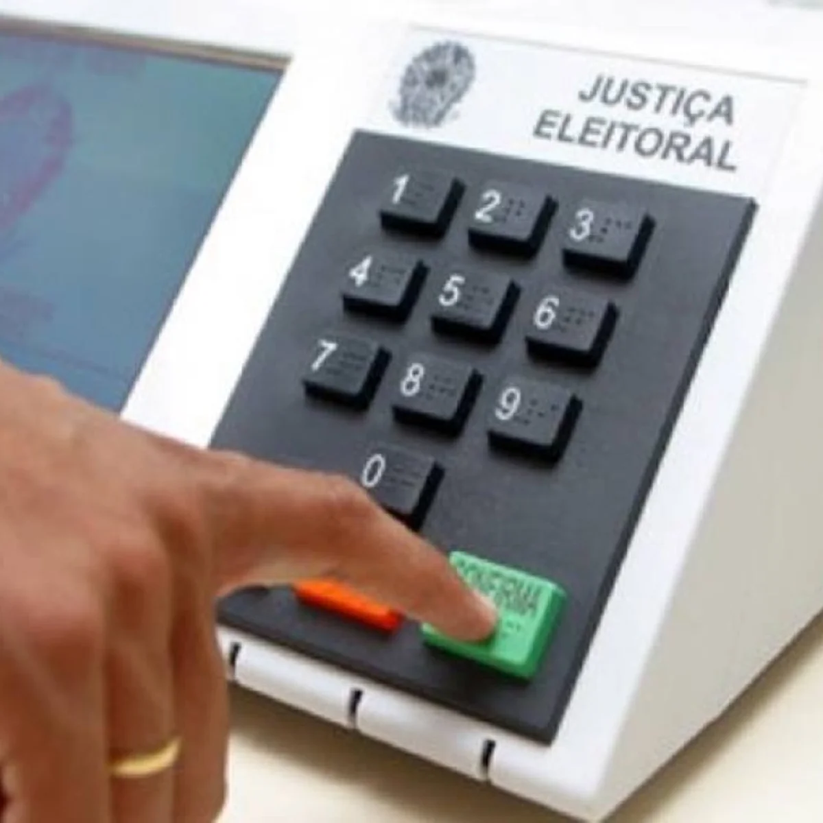 TSE: primeira hora de votação tem 1 milhão de justificativas de ausência