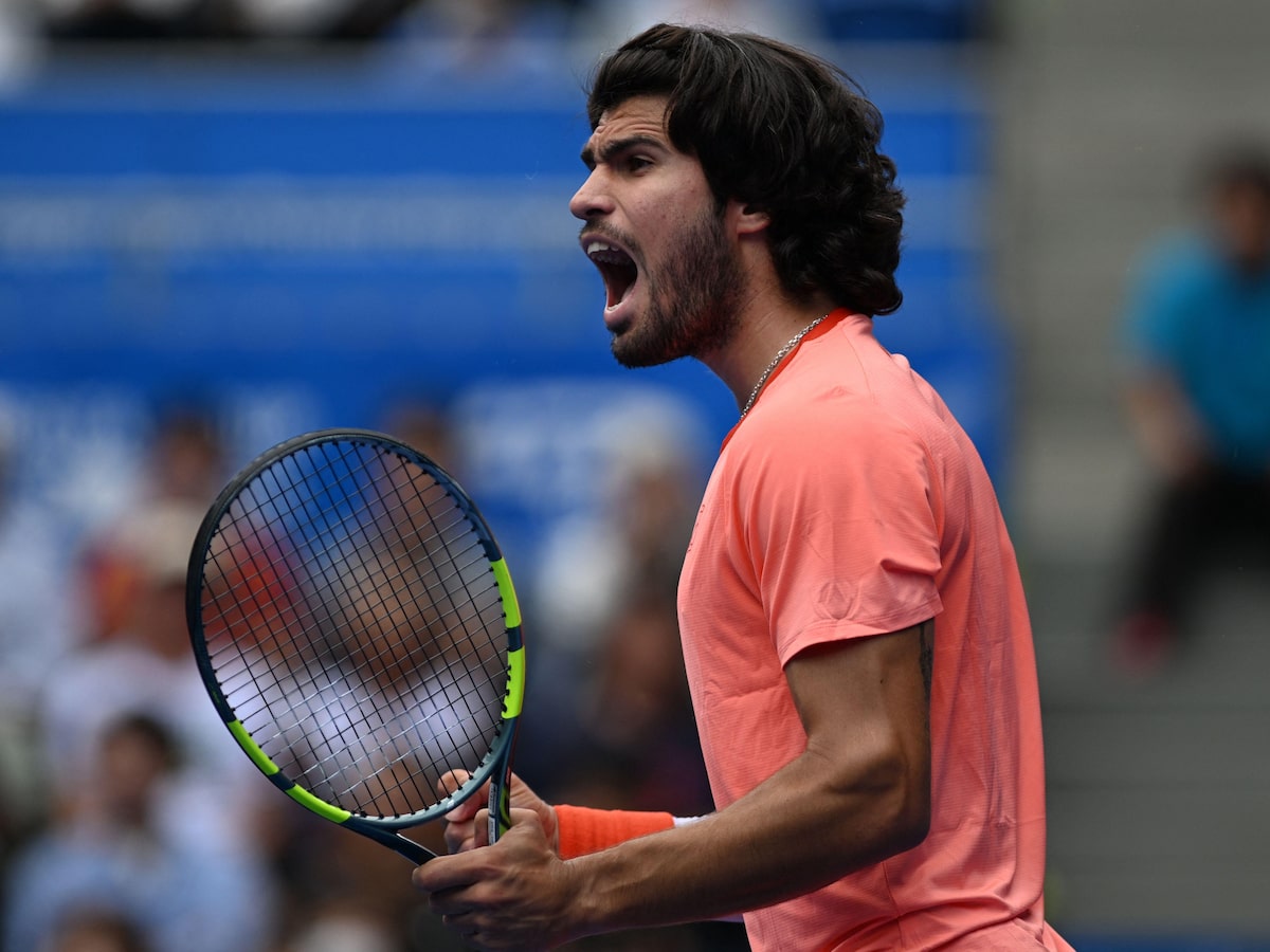 Carlos Alcaraz derrota Shapovalov e garante vaga nas semifinais do ATP 500 do Japão