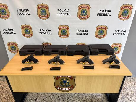 PF apreende quatro pistolas compradas por fraude em lojas de armas na Baixada Fluminense