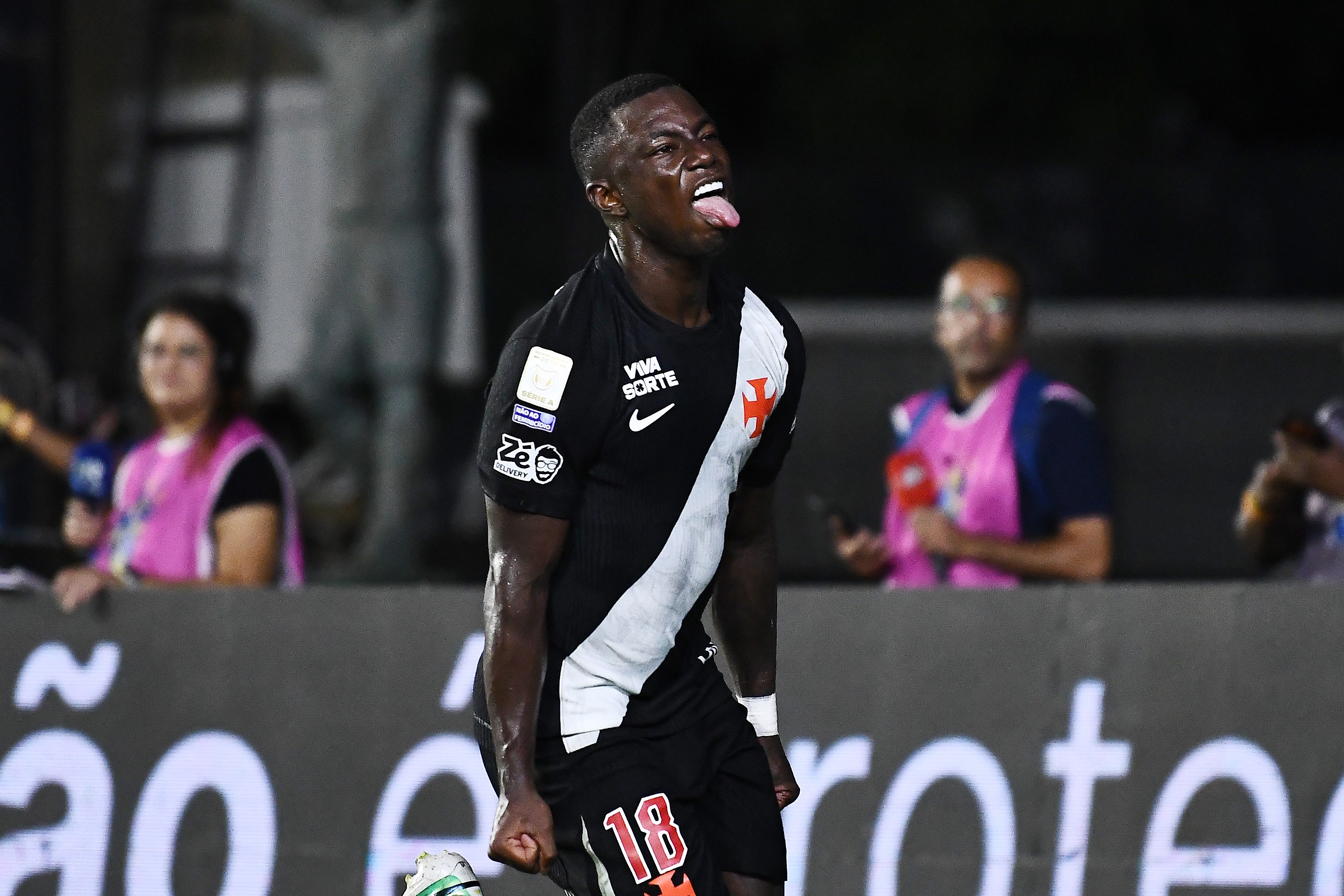Marino celebra volta por cima no Vasco: "Sabia que tinha que me esforçar mais"