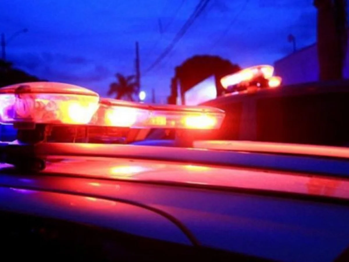 Motociclista morre em acidente após bater em micro-ônibus no DF