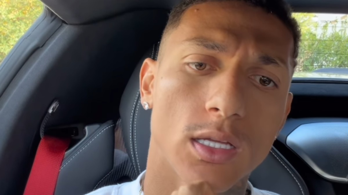 Richarlison volta a gravar vídeo sobre disputa de ilha envolvendo Flávio Bolsonaro e mostra documentos de compra