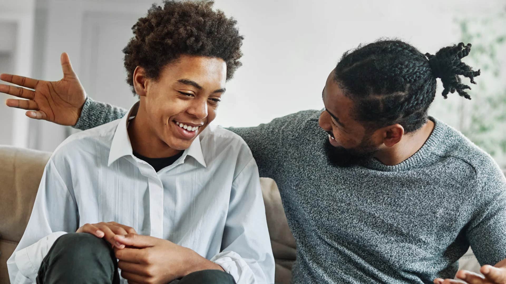 Pessoas que foram criadas com bons valores ainda dizem 10 frases educadas que a maioria das pessoas não se importa mais em usar