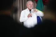 Imagem da matéria: Lula almoça com petistas do Nordeste e se prepara para sabatina do JN