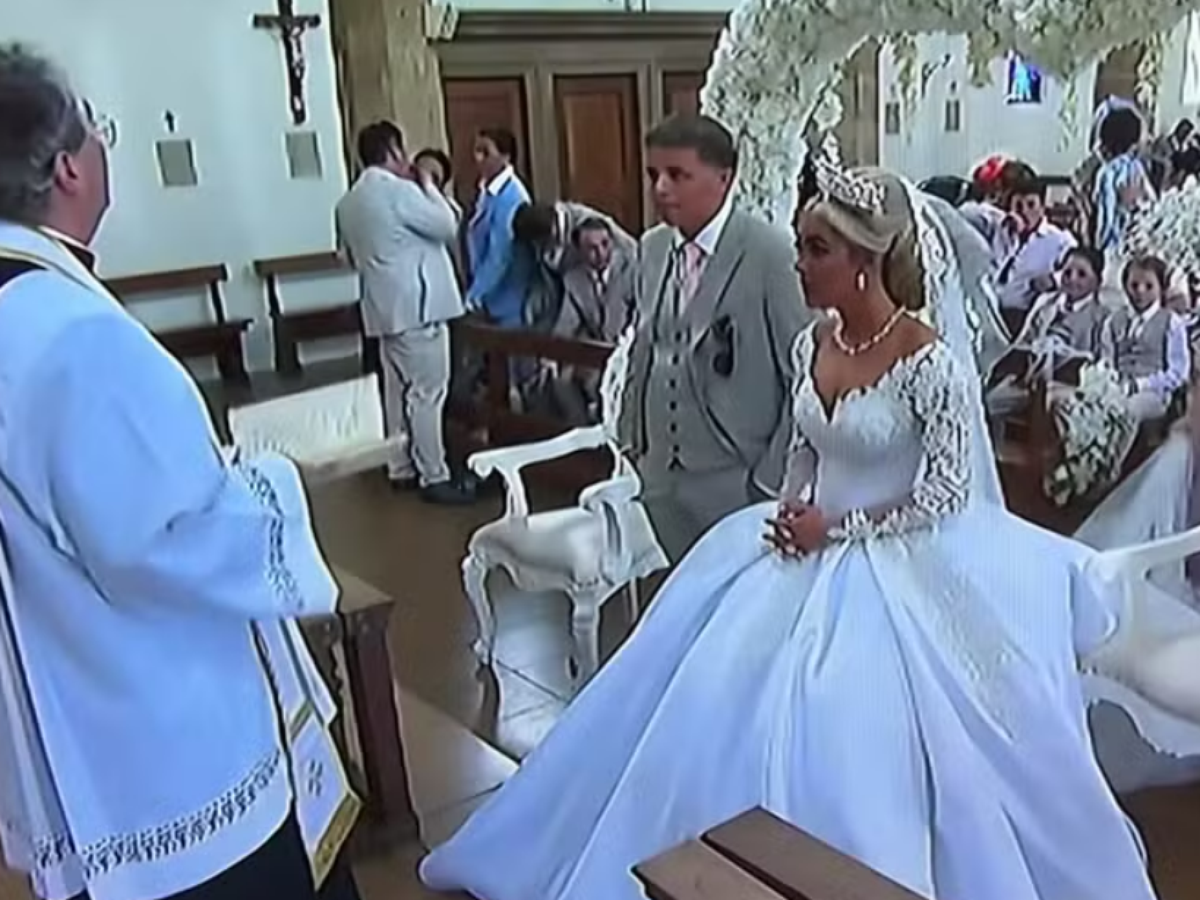 Noiva perde a paciência e grita com convidados em igreja: 'Calem a boca'