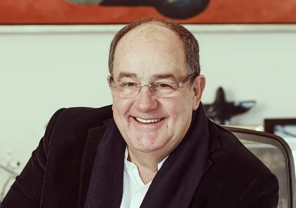 Empresário que buscou vacina russa contra Covid doa R$ 500 mil a Flávio