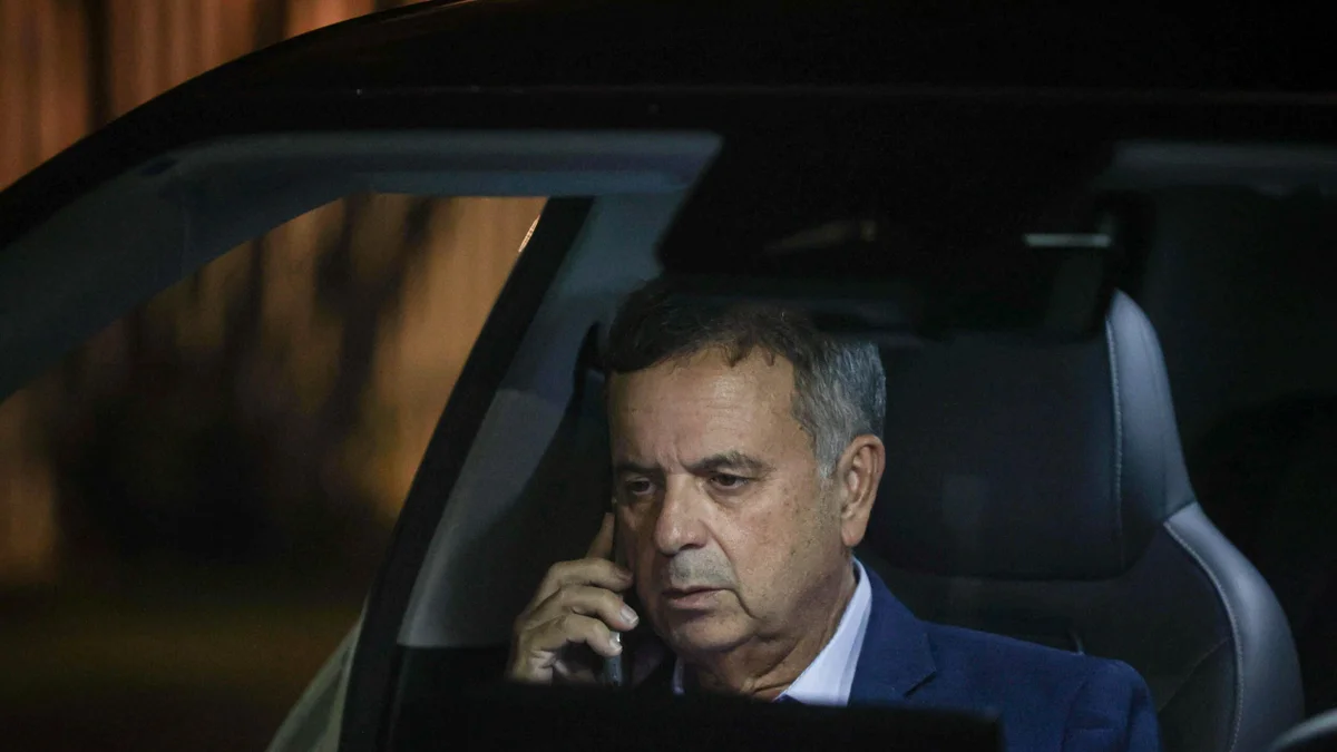 Campanha de Flávio Bolsonaro diz ter procurado apoio de Augusto Cury