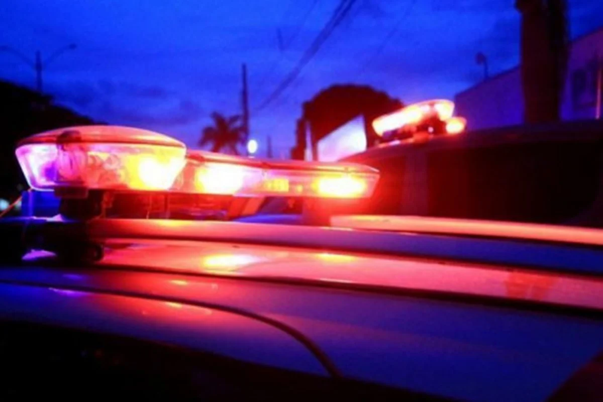 Motociclista morre em acidente após bater em micro-ônibus no DF