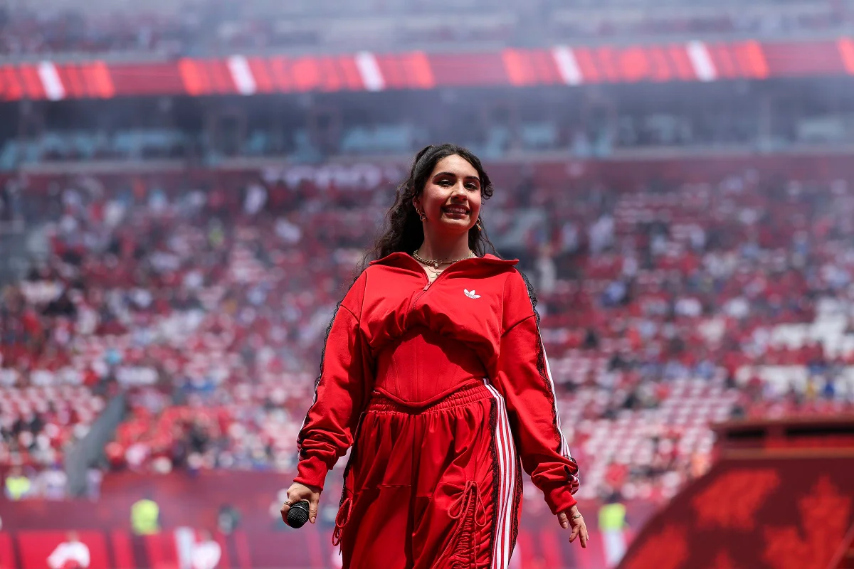 Foto colorida de Alessia Cara - Metrópoles