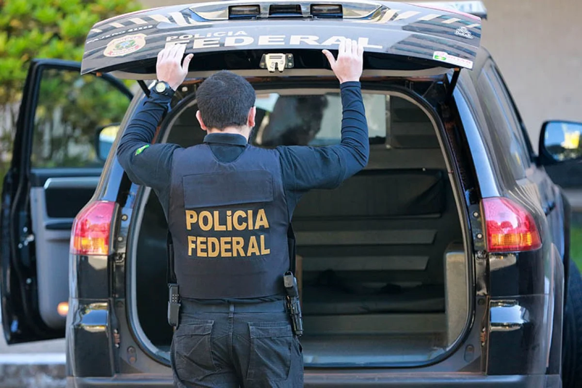 Imagem da matéria: PF prende homem por usar celular com IA para tentar fraudar prova da OAB