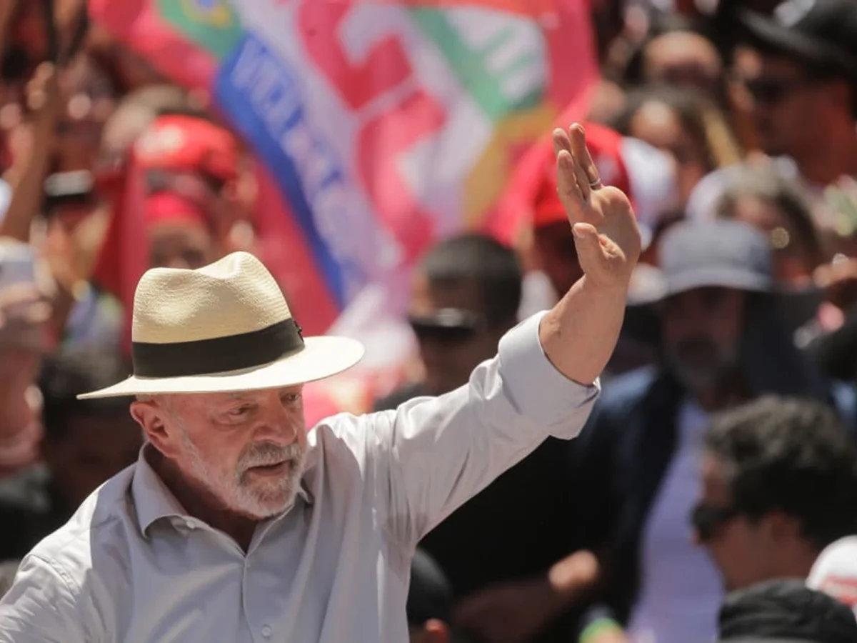 A 15 dias do 2º turno, campanha de Lula apara desavenças e muda estratégias