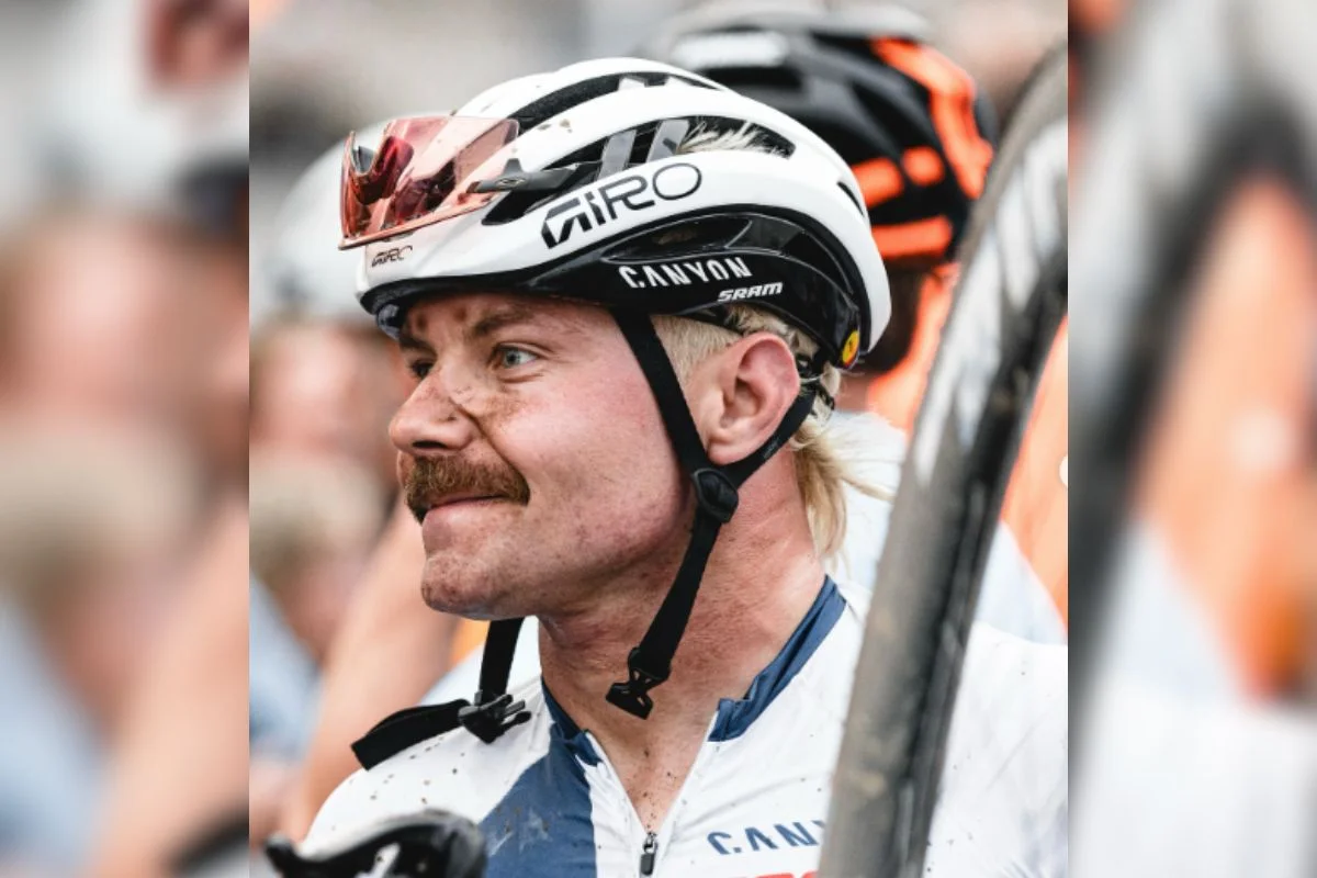 F1: Valtteri Bottas troca avião por bicicleta e pedala 350 km até Singapura