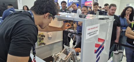 LATAM aproxima estudantes do mercado de manutenção aeronáutica durante a Feira MRO Brasil 2026