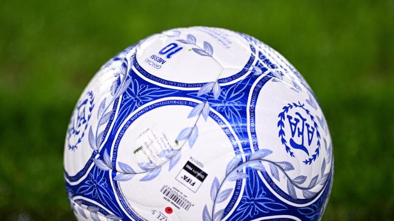 Argentina esmaga a Burkina Faso por 7-0 con un balón en homenaje a Lionel Messi