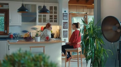 Bahar coloca Mert para fora de casa e desabafa com Asya sobre o divórcio: ‘Os dois lados perdem’
