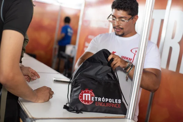 Retirada de kits agita Vila do Metrópoles Endurance Corrida nesta sexta
