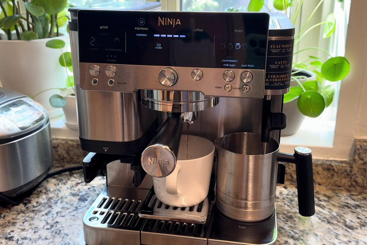 Nossa cafeteira favorita da Ninja acabou de ter um corte de preço