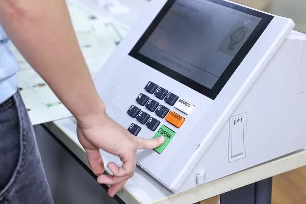 Mais de 158 milhões de brasileiros estão aptos a ir às urnas neste domingo