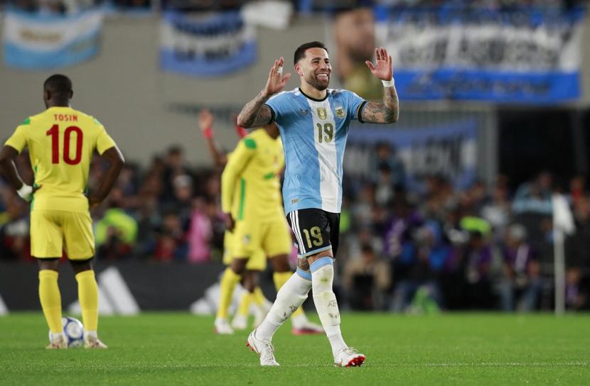 Messi marca e tem dois assistências na última aula magistral da Argentina