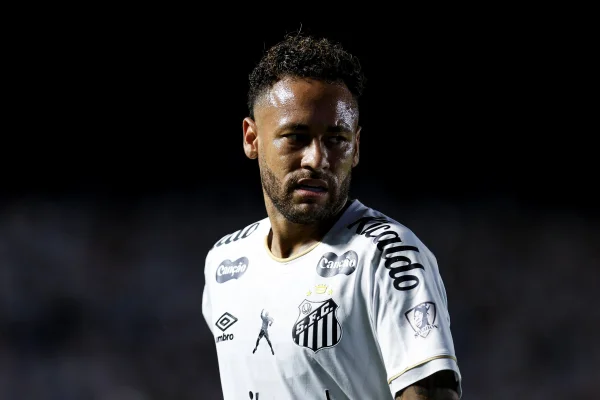 Ativista pede revisão em processo antes de julgamento final de Neymar